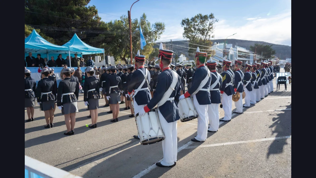 Rada Tilly conmemoró el Día de la Bandera con la Promesa de Lealtad y un multitudinario desfile cívico-militar