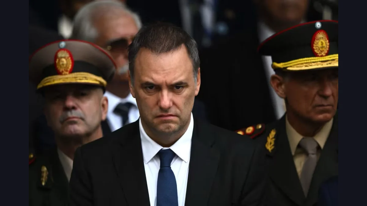 Renunció Manuel Adorni a la Jefatura de Gabinete en medio del escándalo por presunto enriquecimiento ilícito