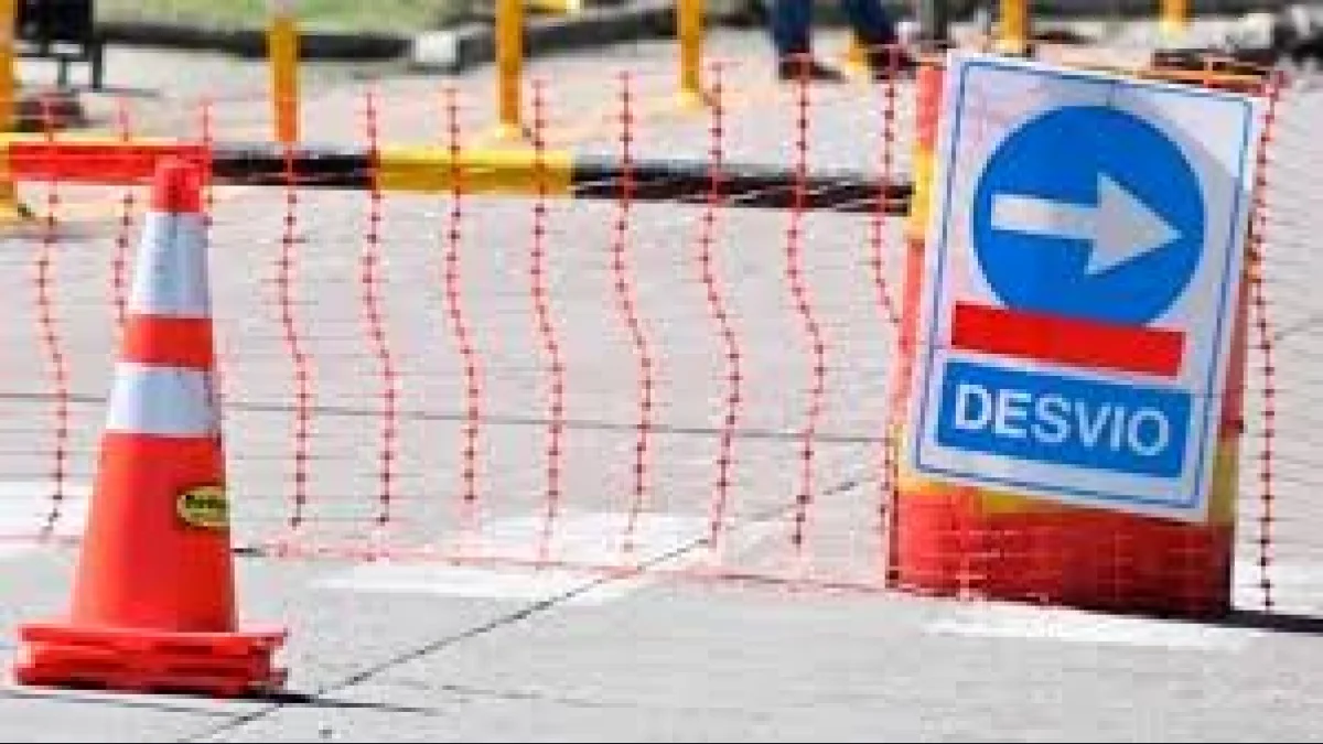 Reducen la calzada sobre avenida Ducós por obras de saneamiento