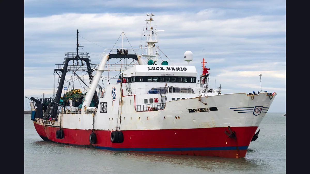 Desesperada búsqueda de un marinero que cayó al mar desde un pesquero: qué se sabe hasta ahora