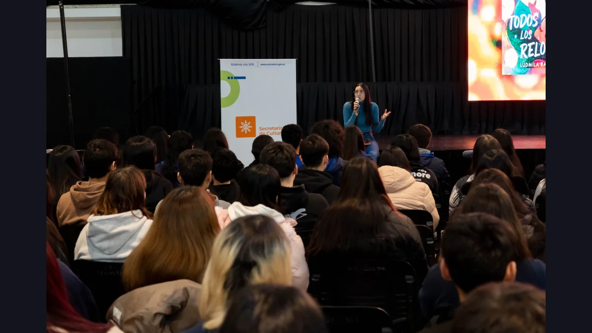 El Municipio entregó 300 libros en una nueva edición de "Leer nos mueve, leer nos cambia"